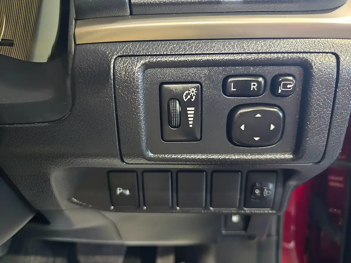 Used 2015 Lexus Ct Advance Red - Interior and Exterior details 17
