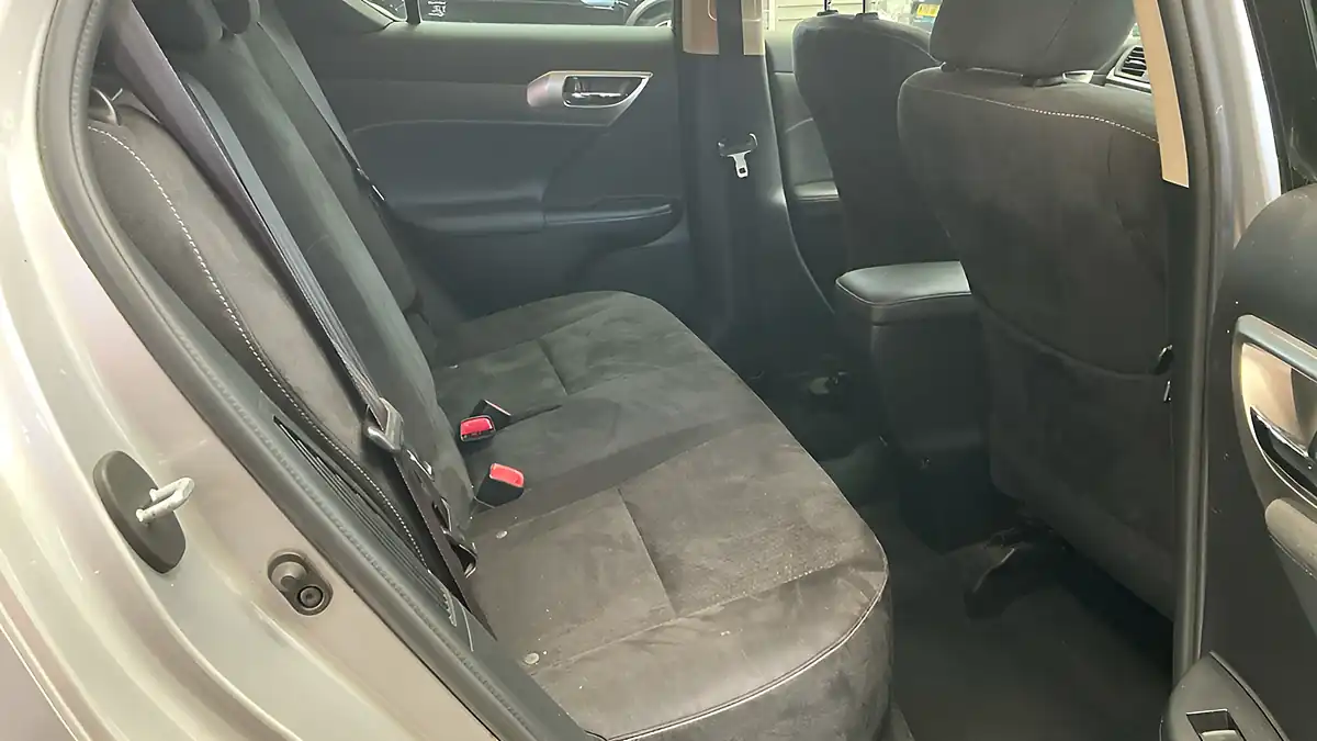 Used 2015 Lexus Ct Advance Silver - Interior and Exterior details 10