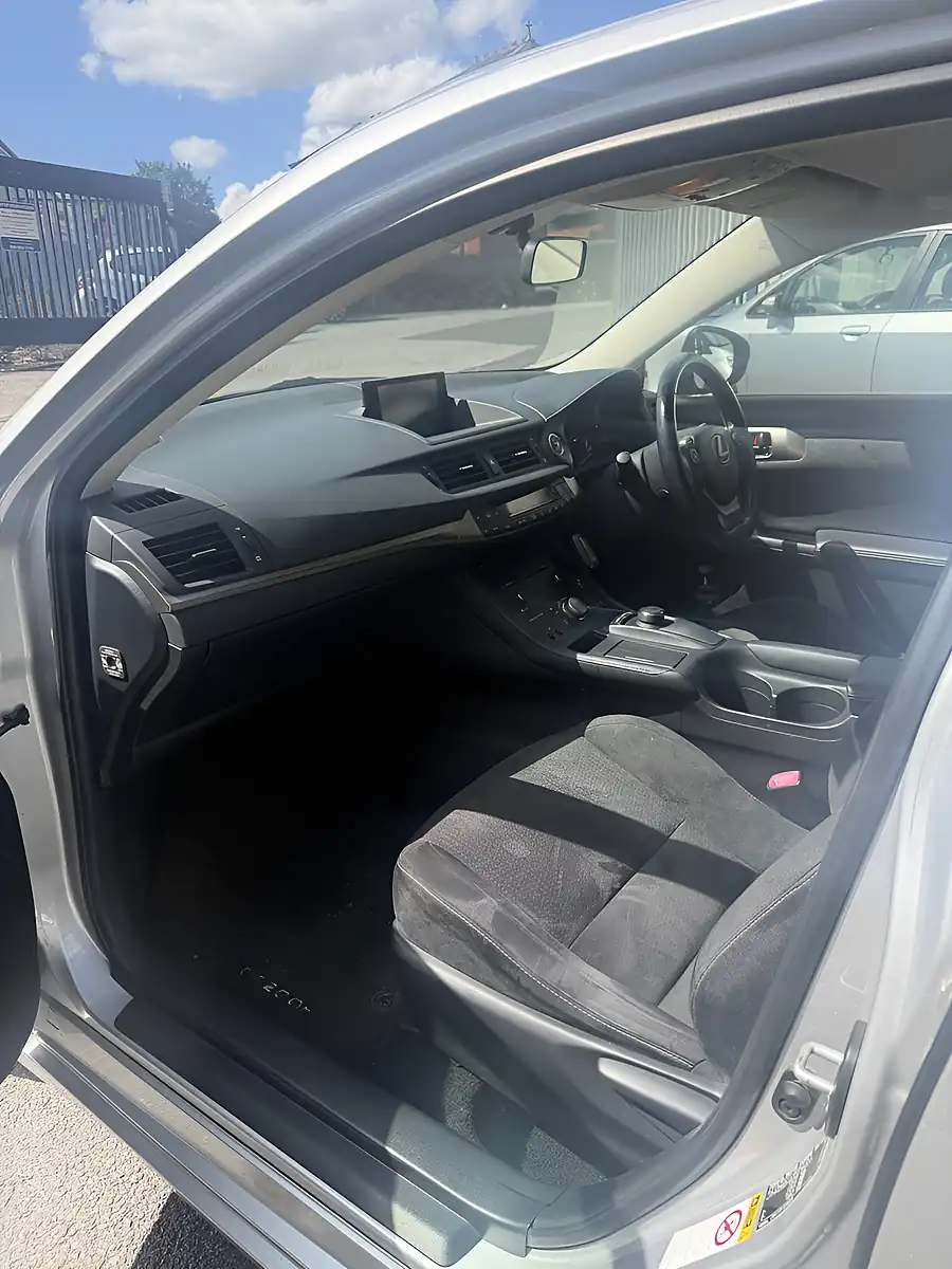 Used 2015 Lexus Ct Advance Silver - Interior and Exterior details 12