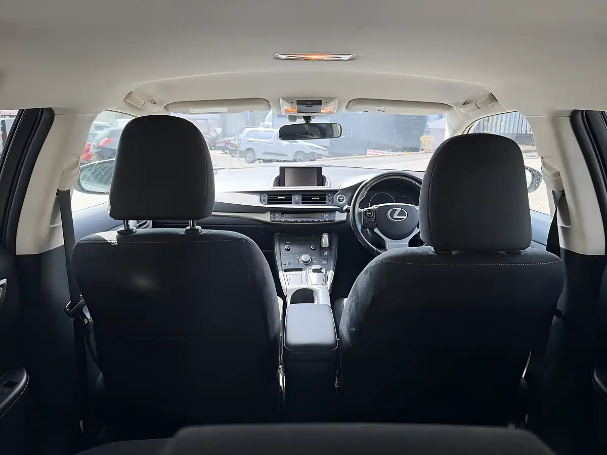 Used 2015 Lexus Ct Advance Silver - Interior and Exterior details 13