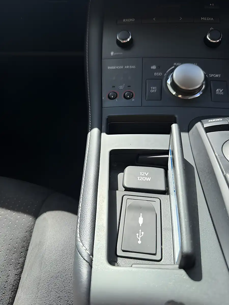 Used 2015 Lexus Ct Advance Silver - Interior and Exterior details 16