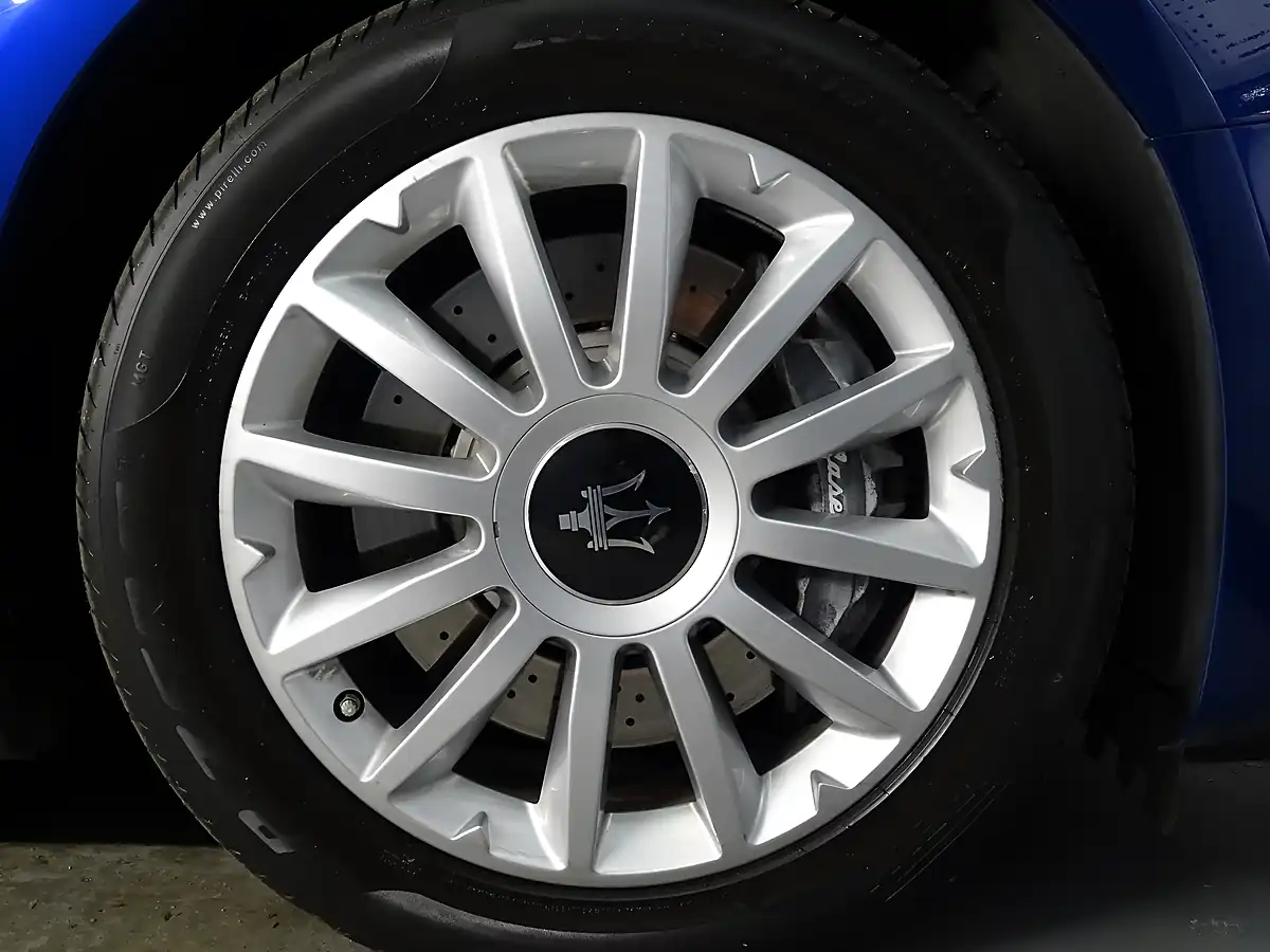 Used 2015 Maserati Ghibli Blu Emozione (blue) - Interior and Exterior details 12