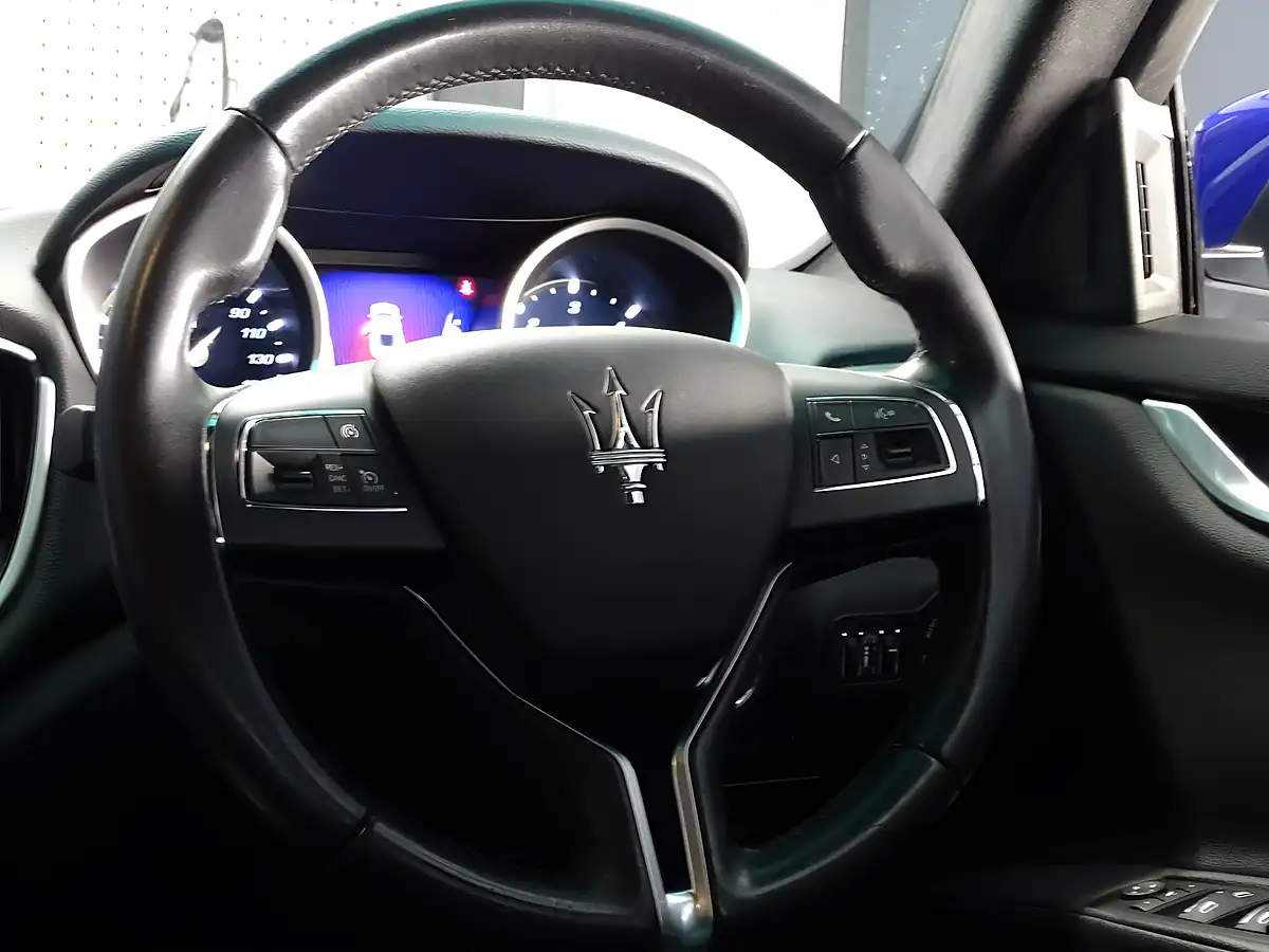Used 2015 Maserati Ghibli Blu Emozione (blue) - Interior and Exterior details 18