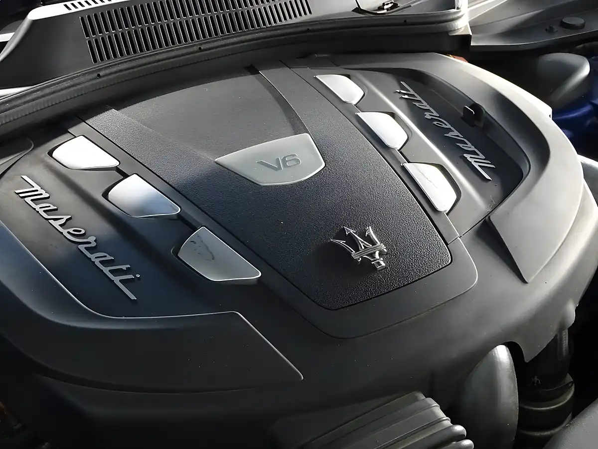 Used 2015 Maserati Ghibli Blu Emozione (blue) - Interior and Exterior details 19
