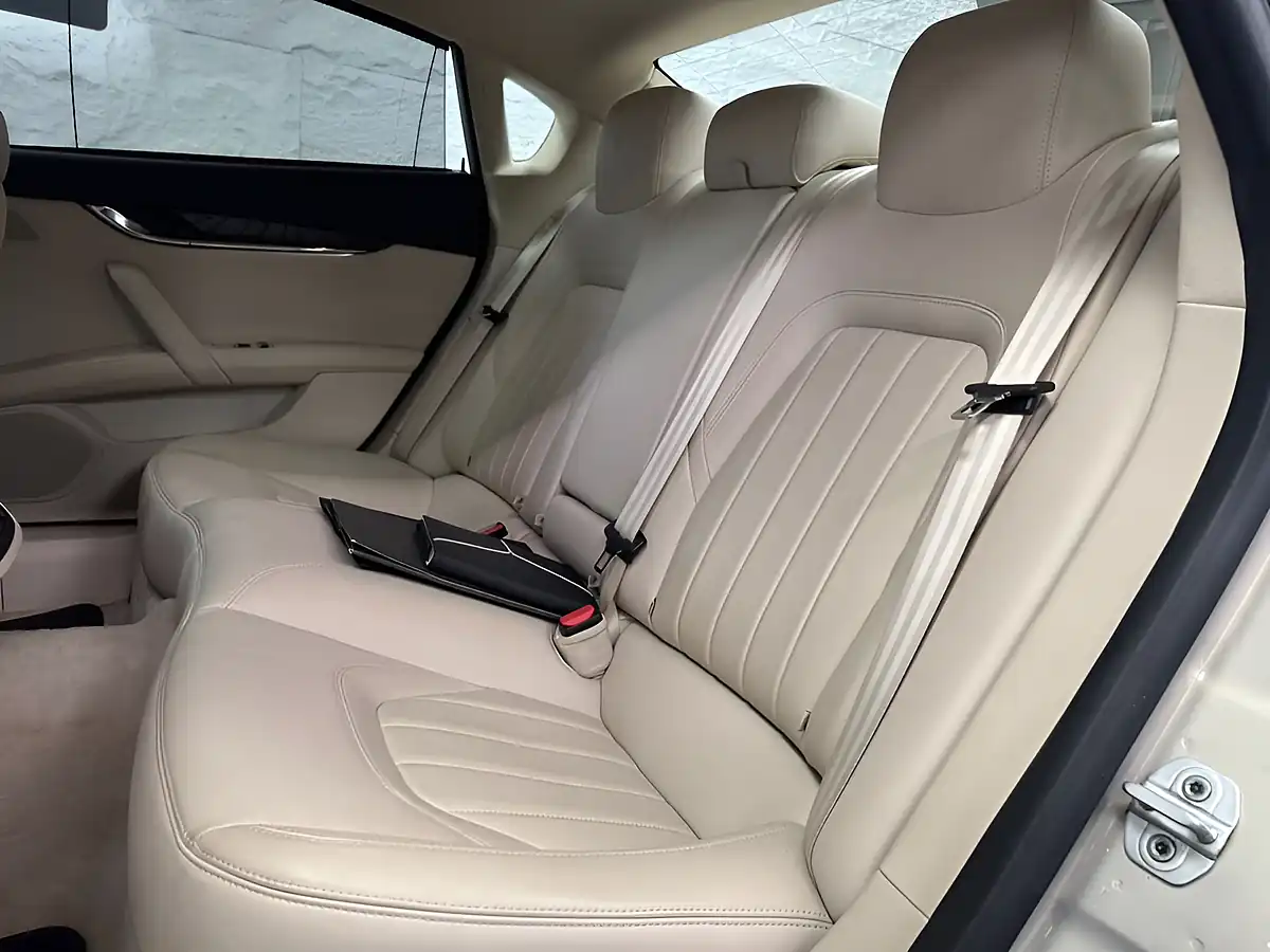 Used 2015 Maserati Quattroporte S Silver/Beige - Interior and Exterior details 11
