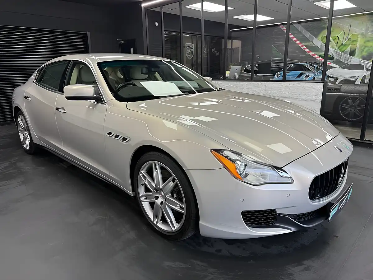 Used 2015 Maserati Quattroporte S Silver/Beige - Interior and Exterior details 12