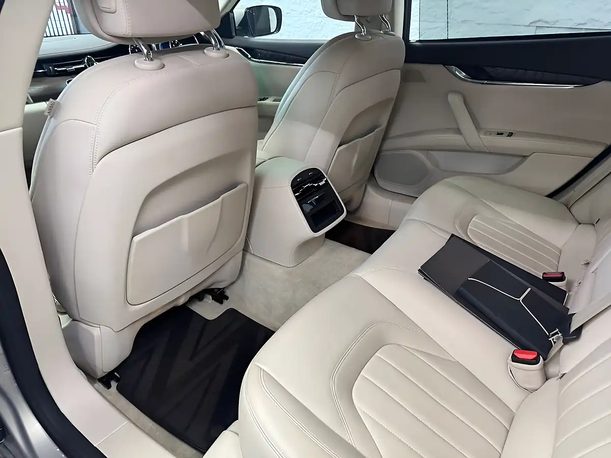 Used 2015 Maserati Quattroporte S Silver/Beige - Interior and Exterior details 13