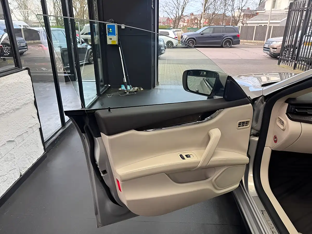 Used 2015 Maserati Quattroporte S Silver/Beige - Interior and Exterior details 20