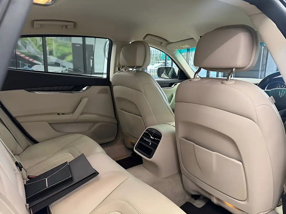 Used 2015 Maserati Quattroporte S Silver/Beige - Interior and Exterior details 9
