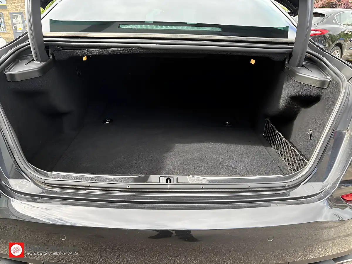 Used 2015 Maserati Quattroporte Saloon Black - Interior and Exterior details 12