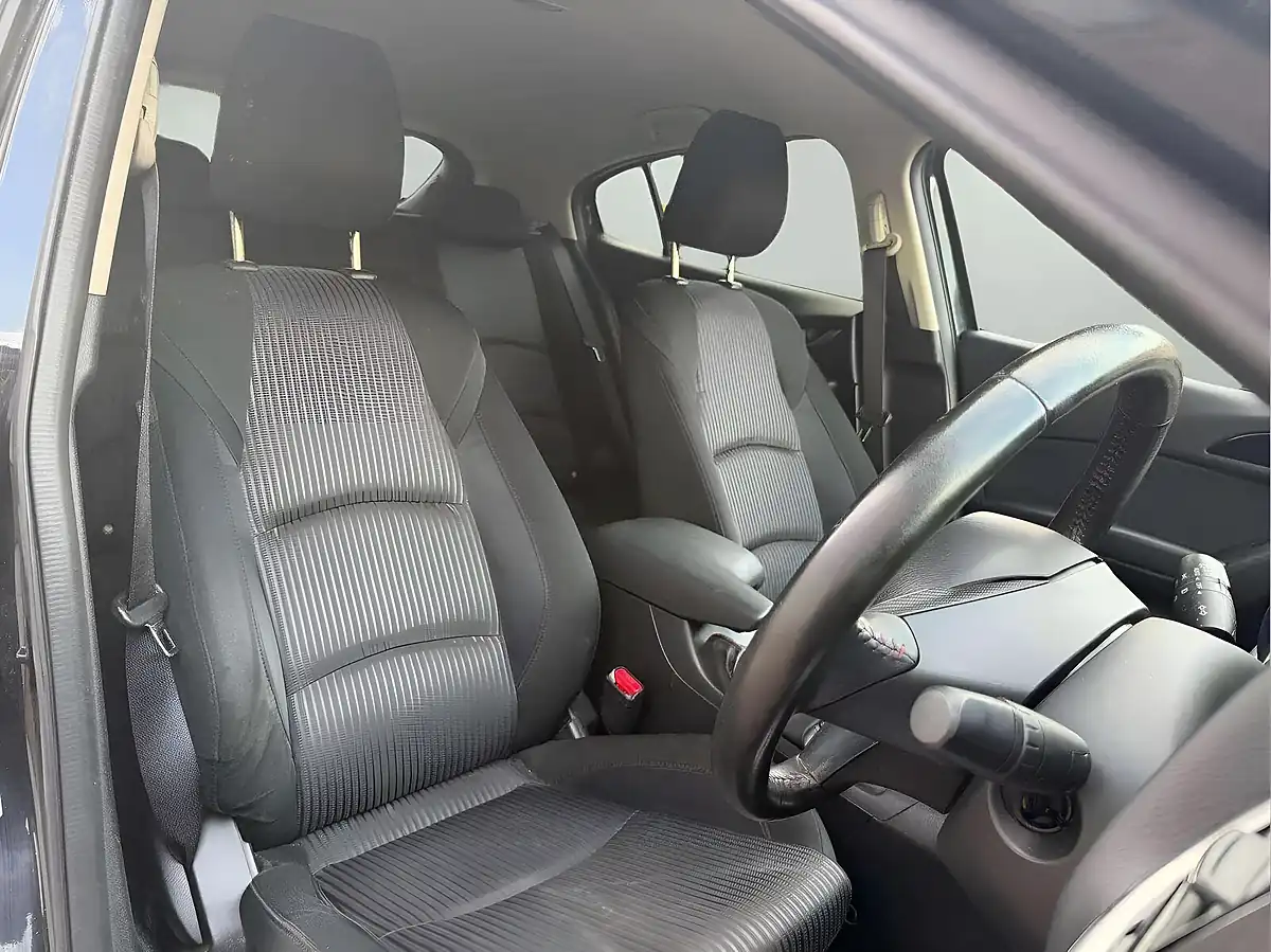 Used 2015 Mazda 3 Se-L Black - Interior and Exterior details 10