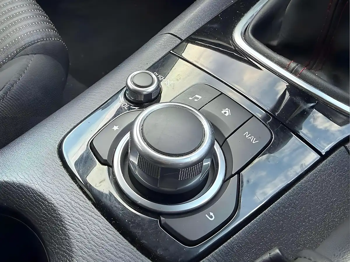 Used 2015 Mazda 3 Se-L Black - Interior and Exterior details 15