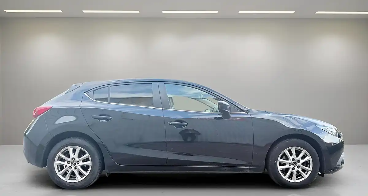 Used 2015 Mazda 3 Se-L Black - Interior and Exterior details 4