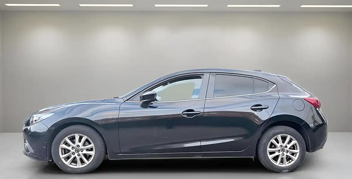 Used 2015 Mazda 3 Se-L Black - Interior and Exterior details 7