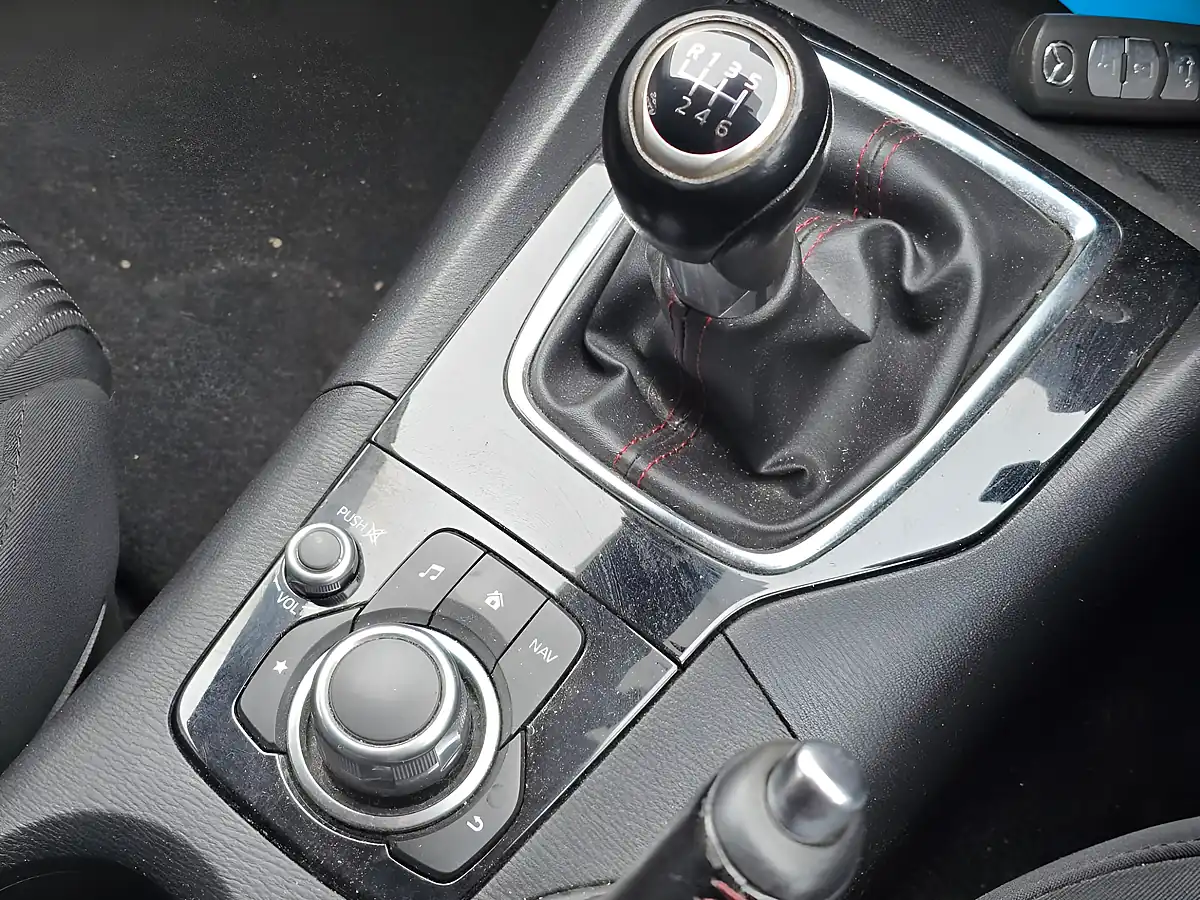 Used 2015 Mazda 3 Se-L Black - Interior and Exterior details 13
