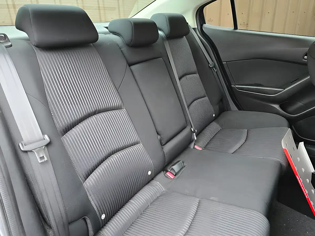 Used 2015 Mazda 3 Se-L Black - Interior and Exterior details 16