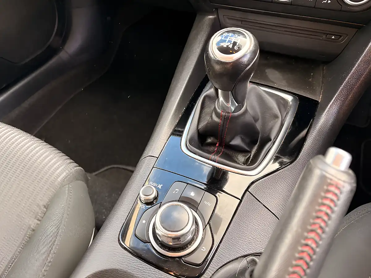 Used 2015 Mazda 3 Se-L Nav Red - Interior and Exterior details 14