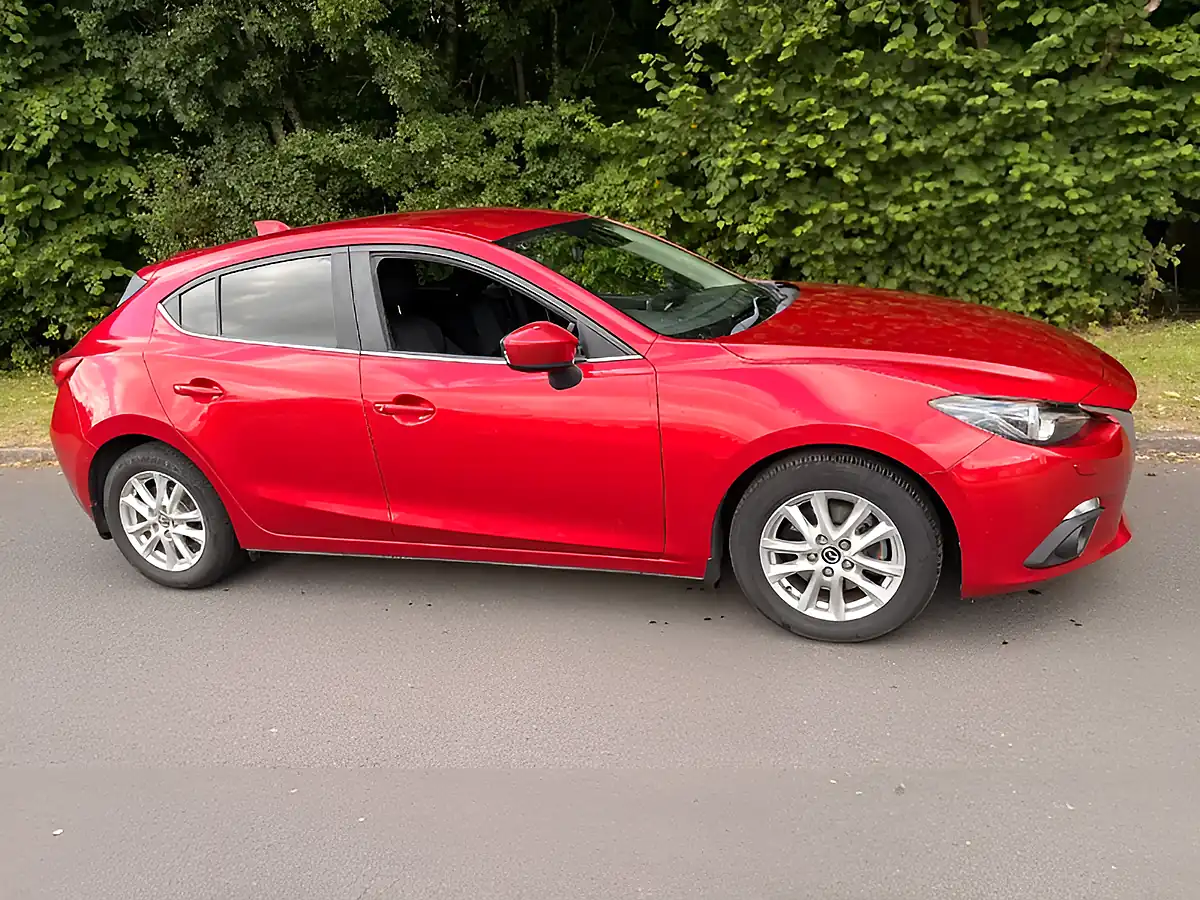 Used 2015 Mazda 3 Se-L Nav Red - Interior and Exterior details 2
