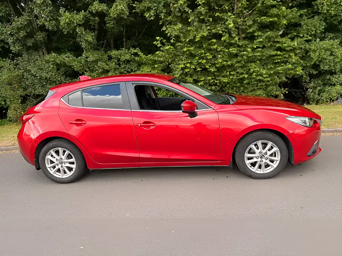 Used 2015 Mazda 3 Se-L Nav Red - Interior and Exterior details 3