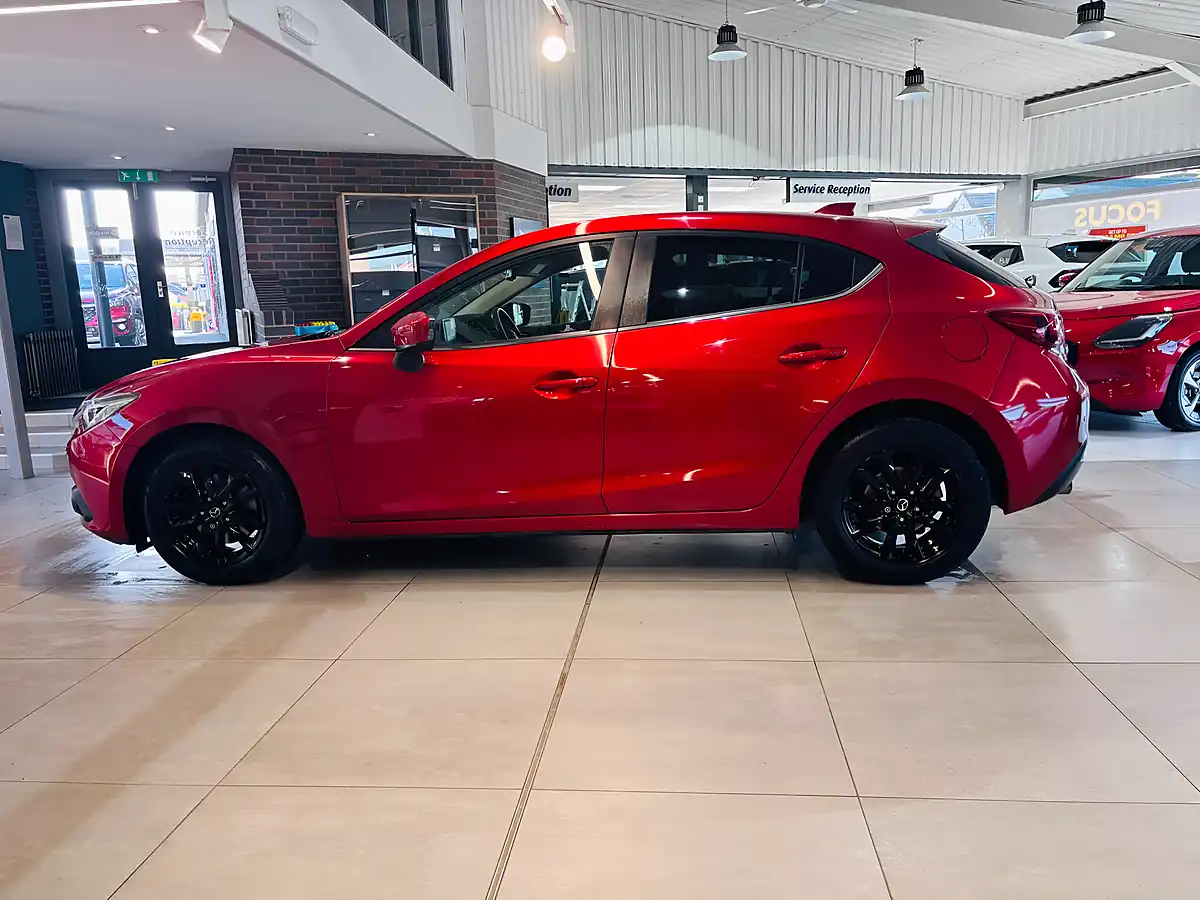Used 2015 Mazda 3 Se-L Nav Red - Interior and Exterior details 4