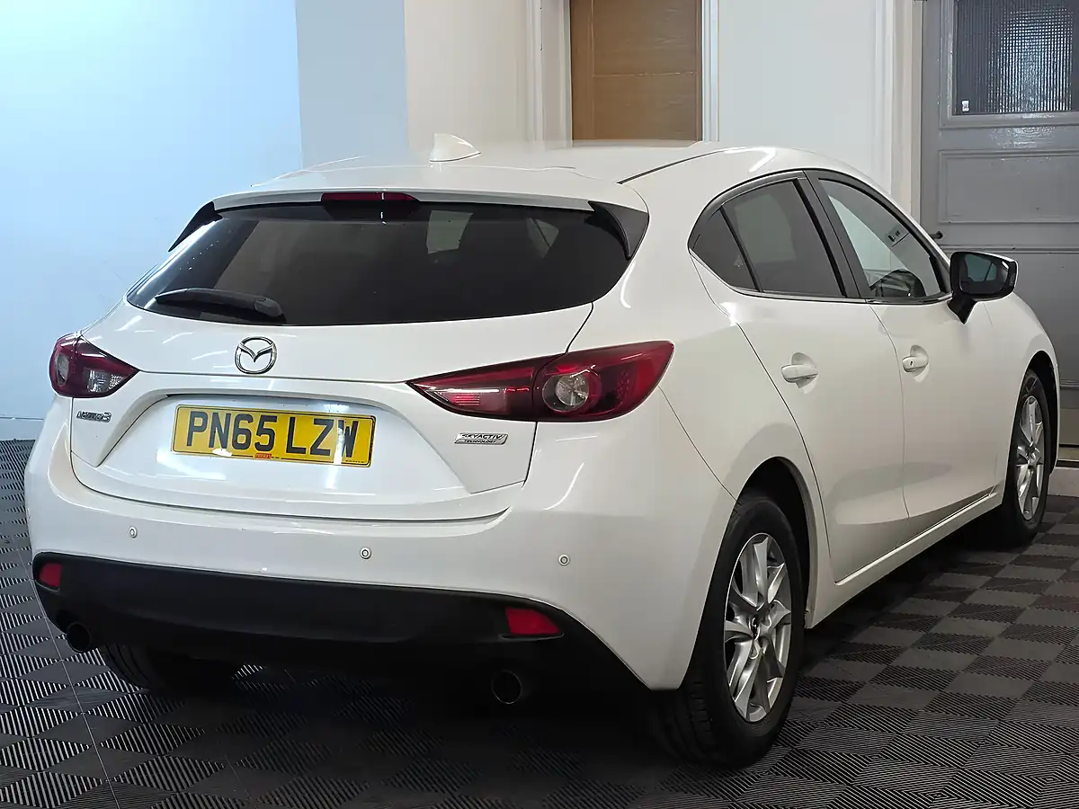 Used 2015 Mazda 3 Se-L Nav White - Interior and Exterior details 4