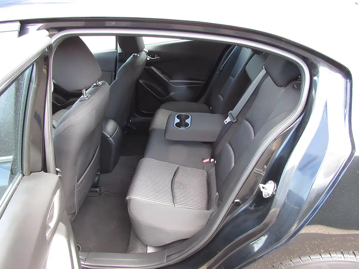 Used 2015 Mazda 3 Se Nav Black - Interior and Exterior details 10