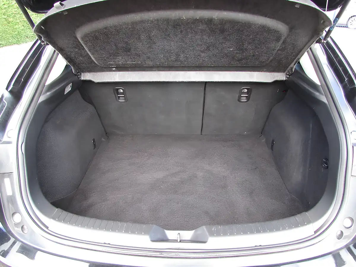 Used 2015 Mazda 3 Se Nav Black - Interior and Exterior details 11