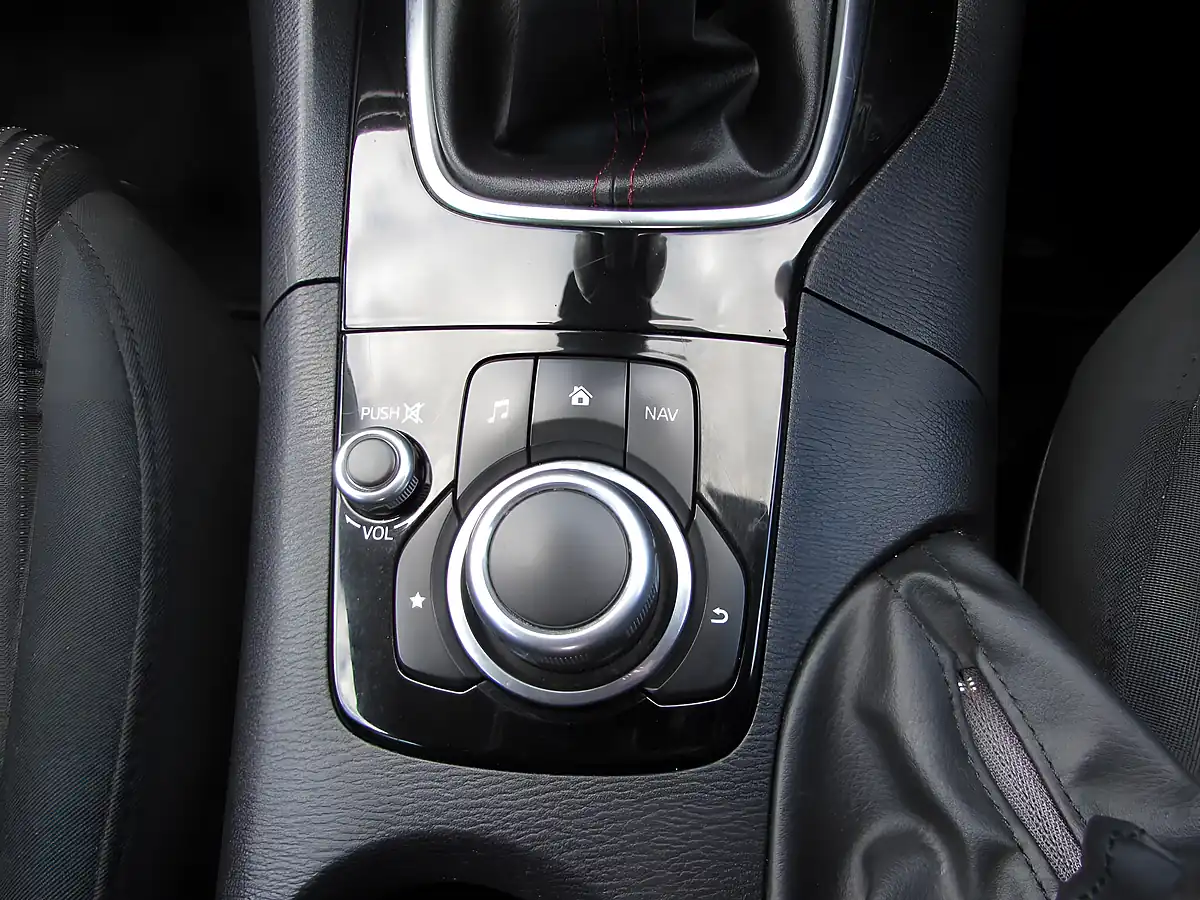 Used 2015 Mazda 3 Se Nav Black - Interior and Exterior details 13