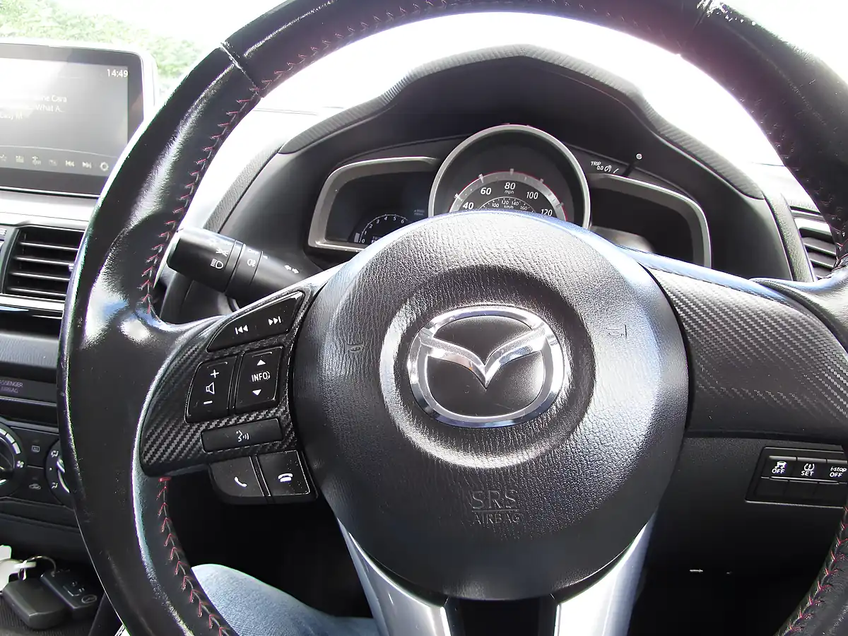 Used 2015 Mazda 3 Se Nav Black - Interior and Exterior details 14