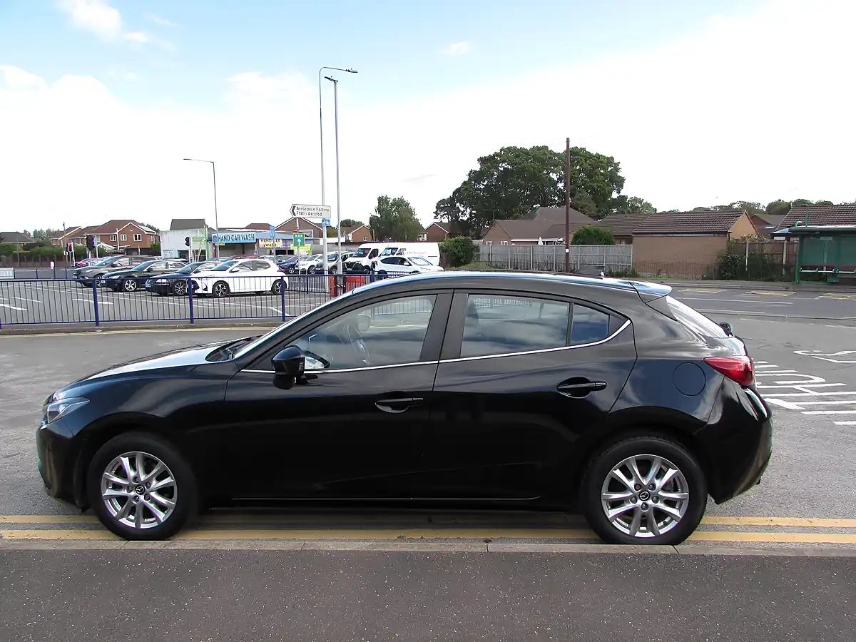 Used 2015 Mazda 3 Se Nav Black - Interior and Exterior details 4