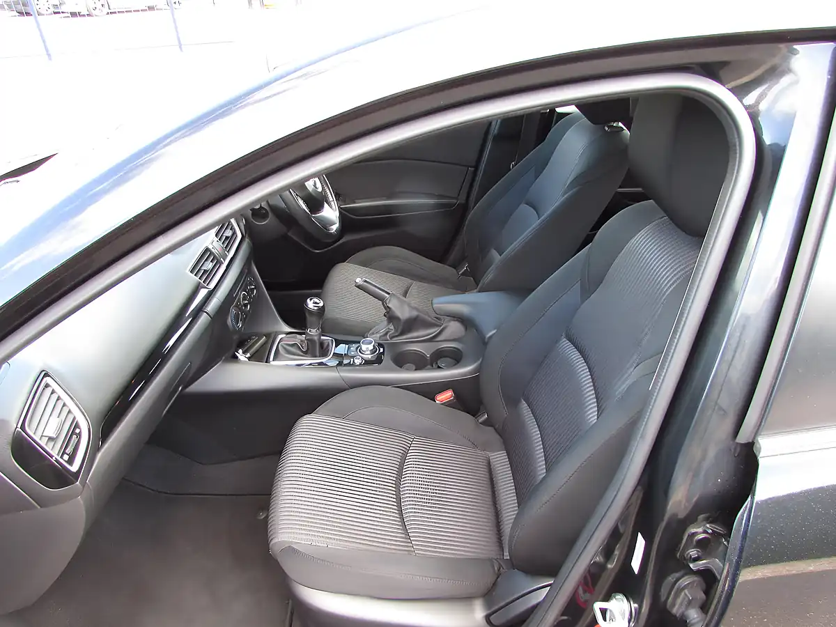 Used 2015 Mazda 3 Se Nav Black - Interior and Exterior details 9
