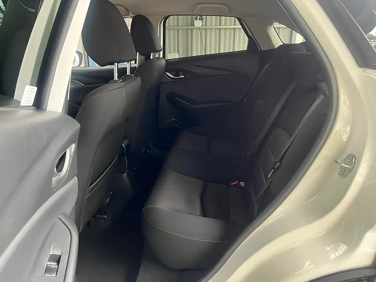 Used 2015 Mazda CX-3 Se-L Nav White - Interior and Exterior details 11