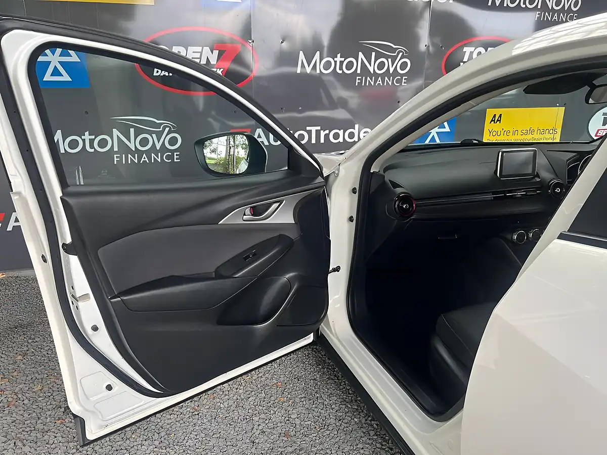 Used 2015 Mazda CX-3 Se-L Nav White - Interior and Exterior details 12