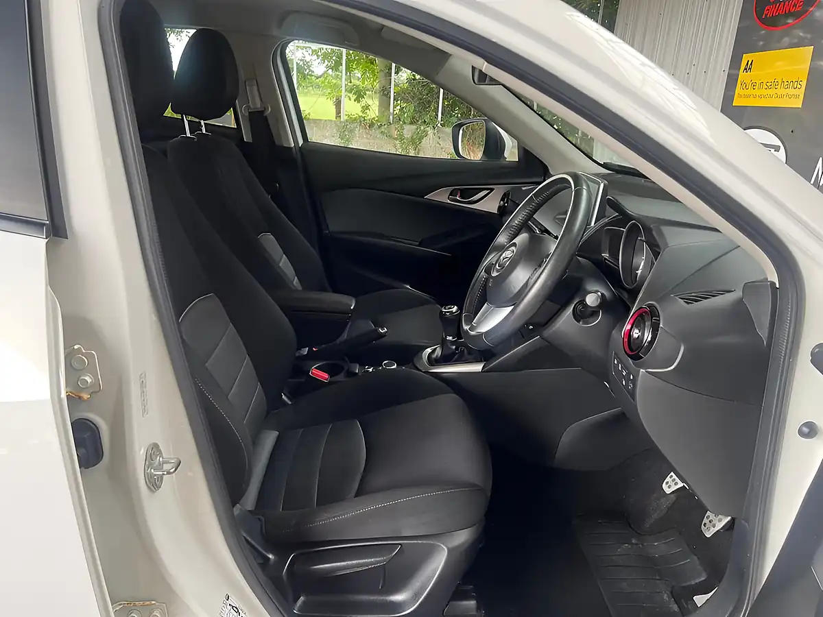 Used 2015 Mazda CX-3 Se-L Nav White - Interior and Exterior details 14