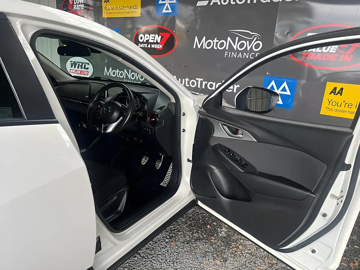 Used 2015 Mazda CX-3 Se-L Nav White - Interior and Exterior details 17