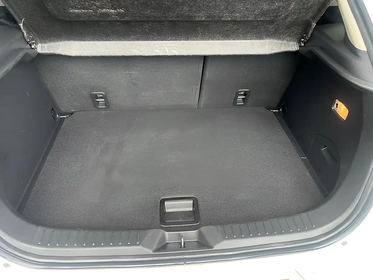 Used 2015 Mazda CX-3 Se-L Nav White - Interior and Exterior details 9