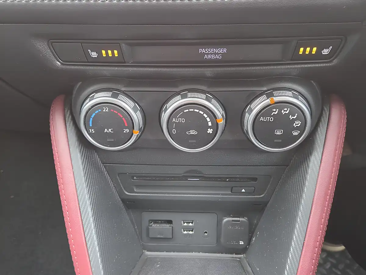 Used 2015 Mazda CX-3 Sport Nav Grey - Interior and Exterior details 14