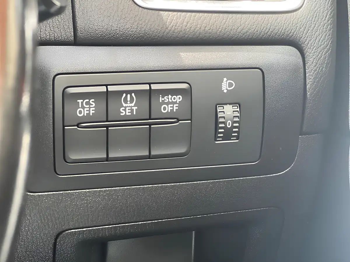 Used 2015 Mazda CX-5 Se-L Nav Silver - Interior and Exterior details 7