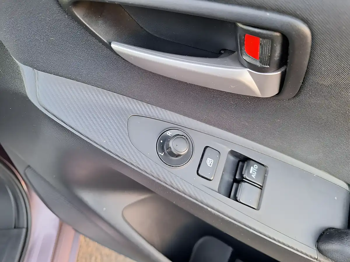 Used 2015 Mazda Mazda2 Se Purple - Interior and Exterior details 15