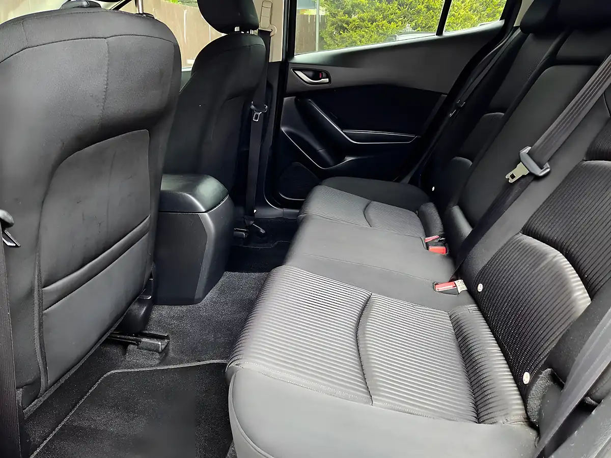 Used 2015 Mazda Mazda3 Se-L Nav Blue - Interior and Exterior details 12