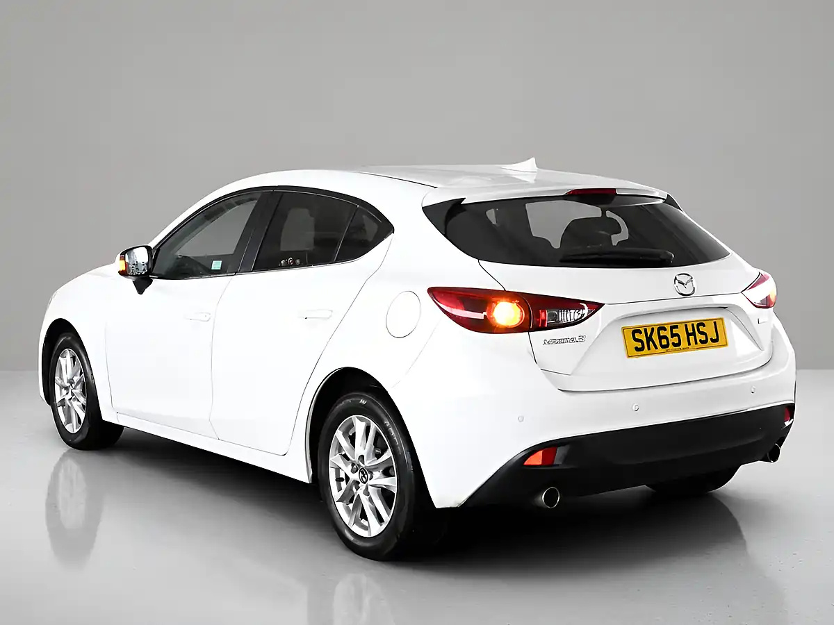 Used 2015 Mazda Mazda3 Se-L White - Interior and Exterior details 4