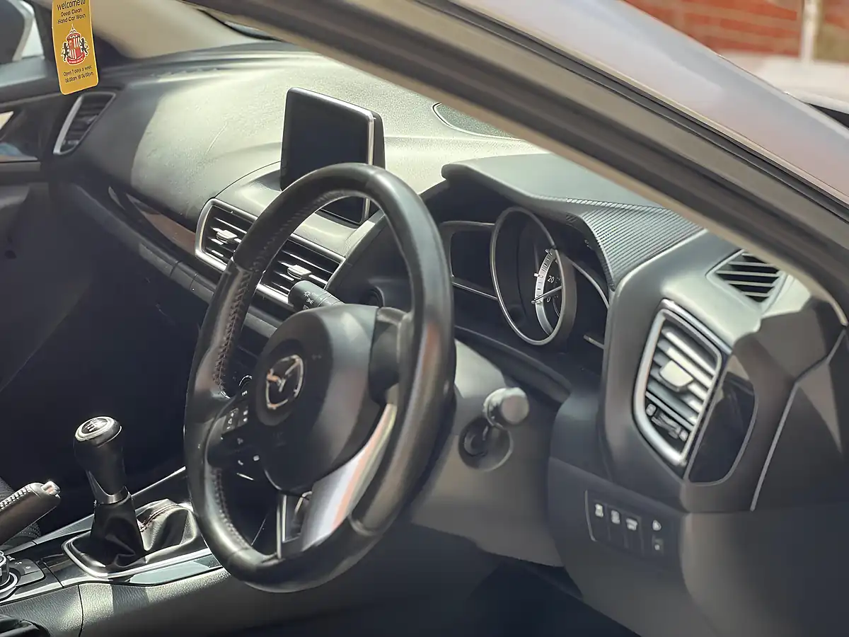 Used 2015 Mazda Mazda3 Se Nav Silver - Interior and Exterior details 10