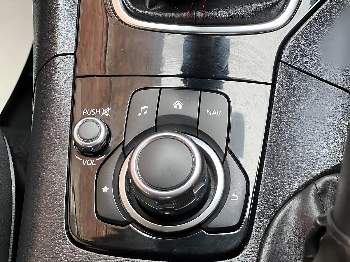 Used 2015 Mazda Mazda3 Se Nav Silver - Interior and Exterior details 13