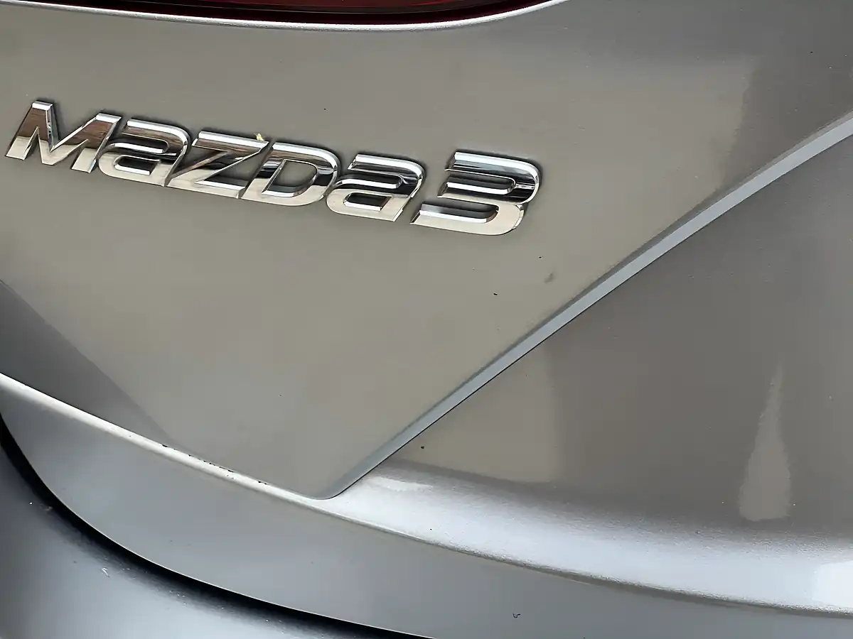 Used 2015 Mazda Mazda3 Se Nav Silver - Interior and Exterior details 18