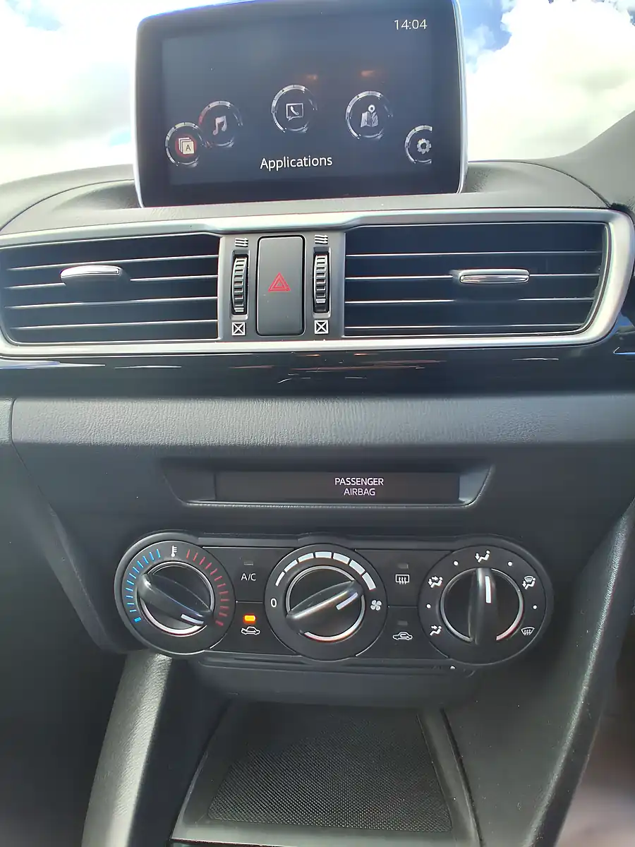 Used 2015 Mazda Mazda3 Se White - Interior and Exterior details 10