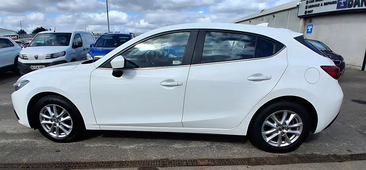 Used 2015 Mazda Mazda3 Se White - Interior and Exterior details 4