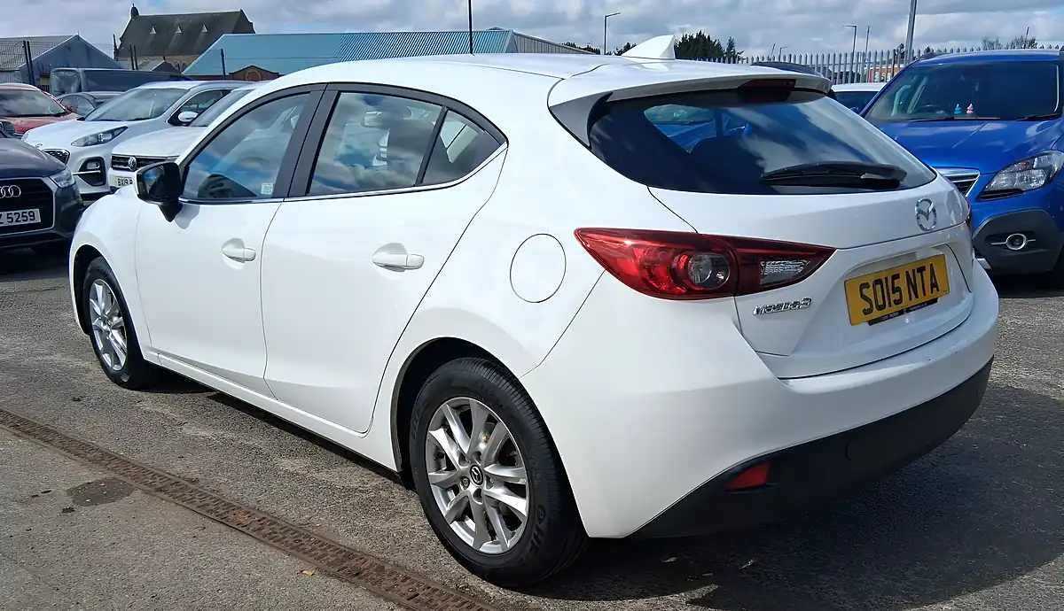 Used 2015 Mazda Mazda3 Se White - Interior and Exterior details 5