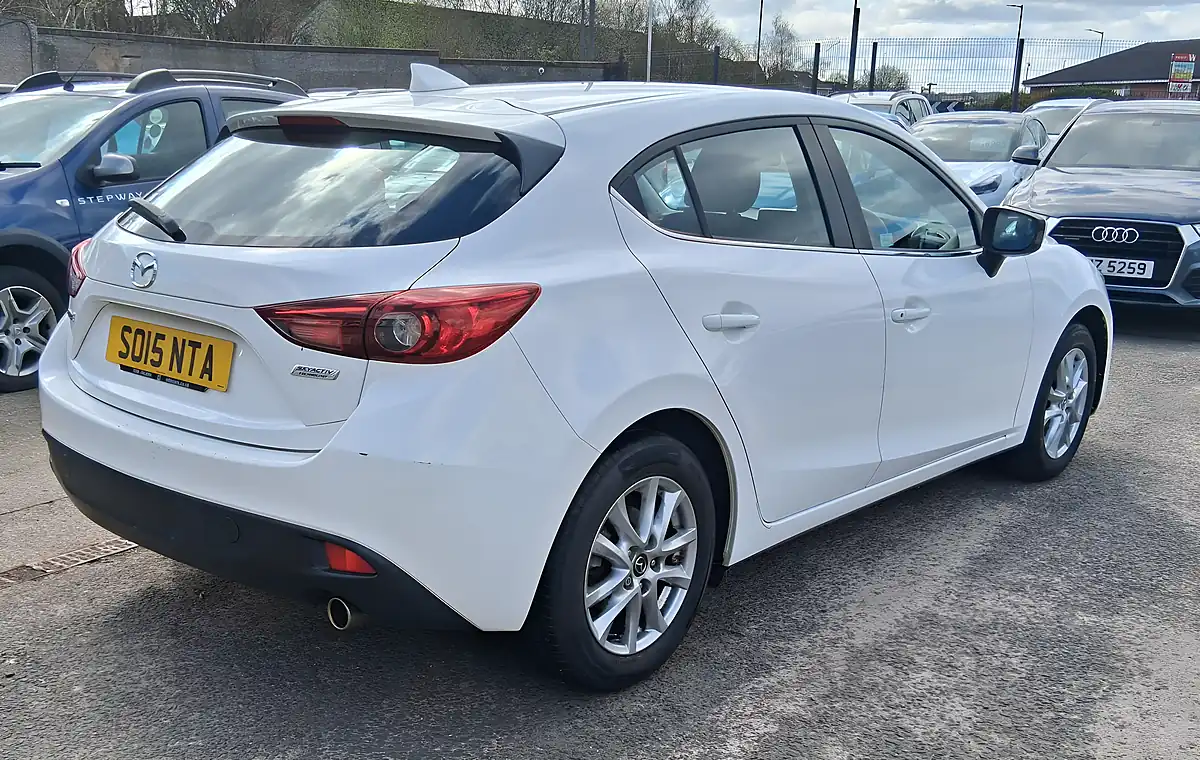 Used 2015 Mazda Mazda3 Se White - Interior and Exterior details 7