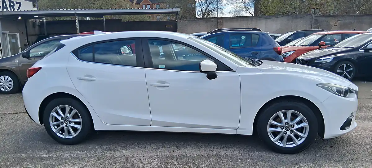 Used 2015 Mazda Mazda3 Se White - Interior and Exterior details 8