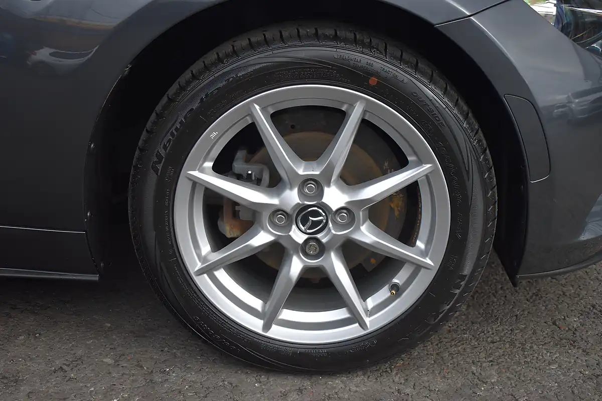 Used 2015 Mazda MX-5 Se-L Nav Meteor Grey - Interior and Exterior details 16